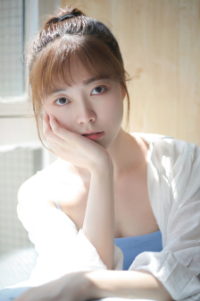 她很漂亮